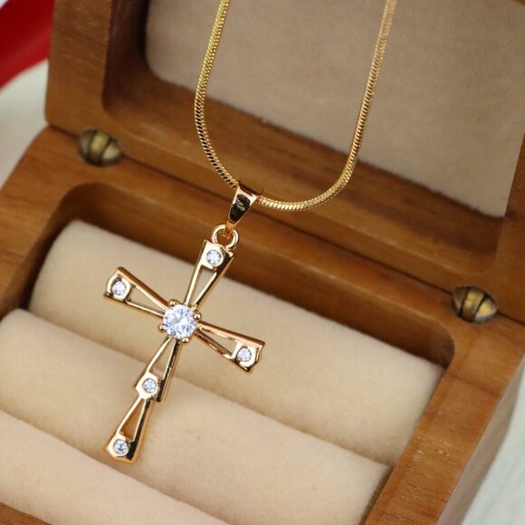 "Elegant Rose Gold Cross Pendant with Sparkling Center Stone, XPPT1833 - Picture 6 of 12